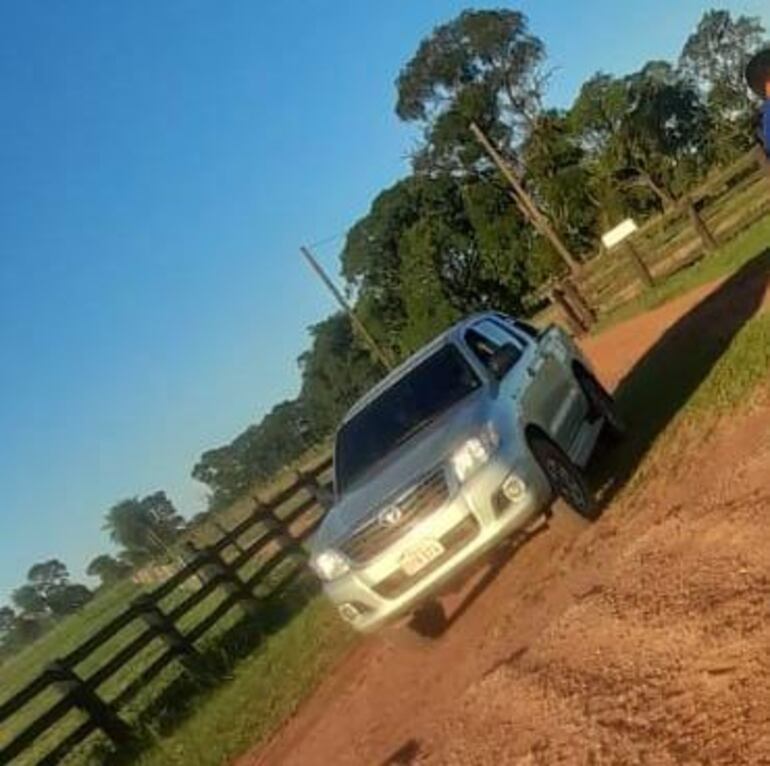 De esta camioneta bajò el ganadero brasileño que fue asaltado en Pasiño. Foto gentileza.