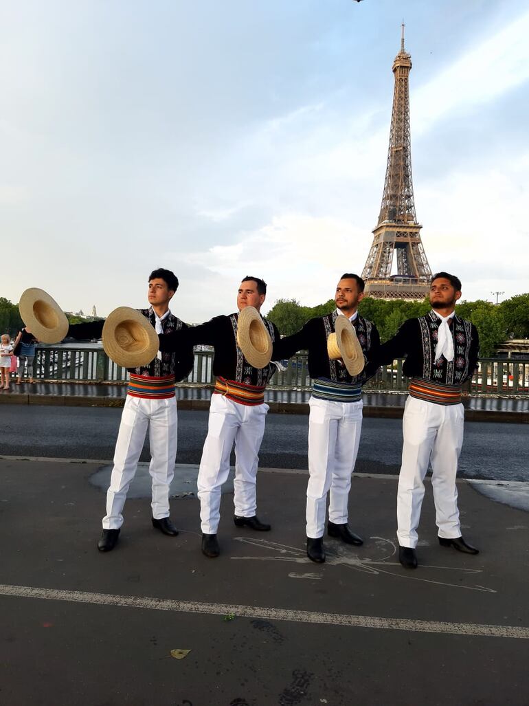 "Orgullo guaraní" en París.