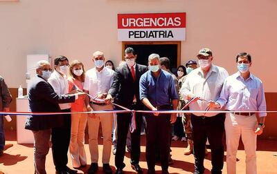 El presidente Mario Abdo Benítez durante la inauguración del Pabellón Materno Infantil en el Hospital Distrital de Santa Rita.