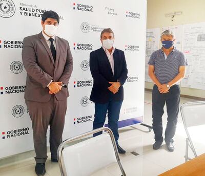 José Ortigoza, Gustavo Montáñez y Martín Ota, en la reunión mantenida en el Ministerio de Salud Pública, buscando el retorno de los juegos.