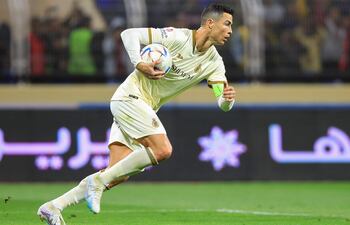 Cristiano Ronaldo marcó ayer de penal su primer gol en la Liga de Arabia Saudí.