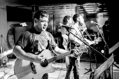 La agrupación Los Del Boulevard lleva 11 años recorriendo escenarios con shows tributo y ahora presenta al público sus propias composiciones.