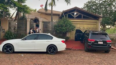 Los investigadores incautaron evidencias en una de las viviendas allanadas en el barrio San Juan de Ciudad del Este.