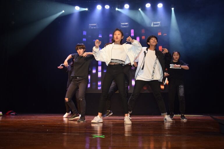 Contagiante ritmo en el festival de K-POP 2022