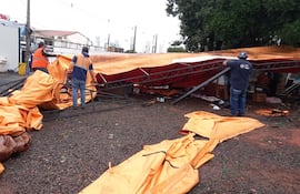 Así quedó la estructura del vacunatorio del Hospital de Villa Elisa, tras el temporal de anoche