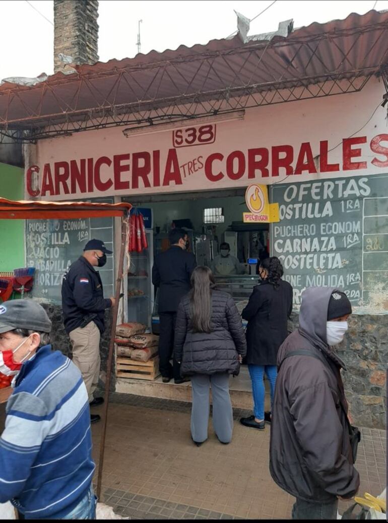Local comercial allanado en el marco de la investigación a Miguel Cuevas.