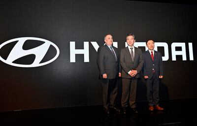 José Daniel Bogarín, presidente de Automotor S.A.; Jay Chang, presidente y CEO de Hyundai Motor Company, y Min Sik Ahn, embajador de Corea en Paraguay.