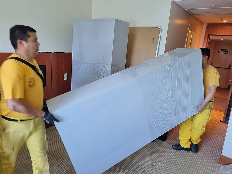 Parte del mobiliario donado por la Unión Europea a los Bomberos Voluntarios del Paraguay.