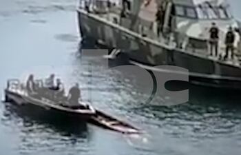 Contrabandistas se enfrentan a militares de Argentina.