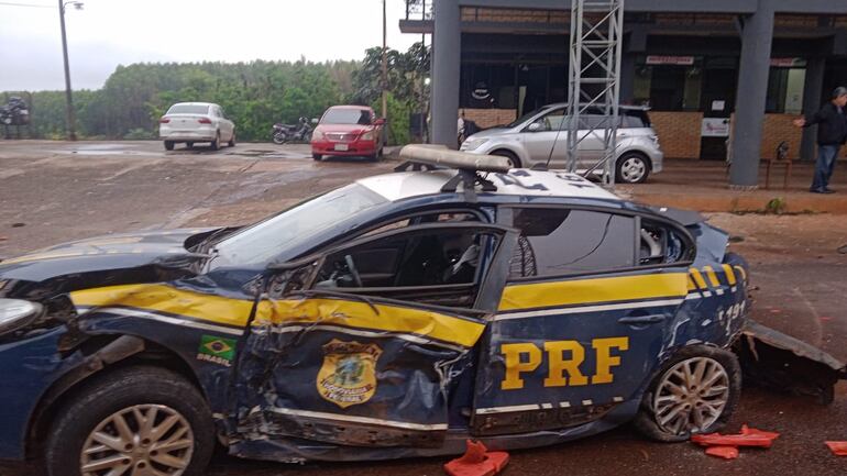 Patrullera brasileña, destrozada tras la colisión.