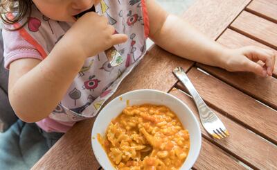 Menos gaseosas y comida chatarra: los niños necesitan una dieta equilibrada y saludable.