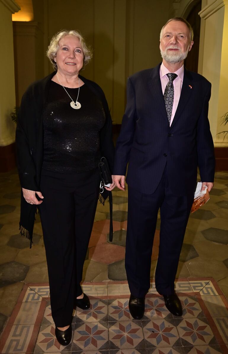 María Inmaculada Scherf y el embajador de Alemania, Holger M. Scherf.