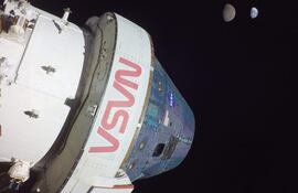 La cápsula Orión de la misión no tripulada de la NASA Artemis I comenzó este jueves la primera de dos maniobras para abandonar su “órbita lunar retrógada distante” con el encendido de los motores del vehículo, e iniciar así su viaje de regreso a la Tierra.