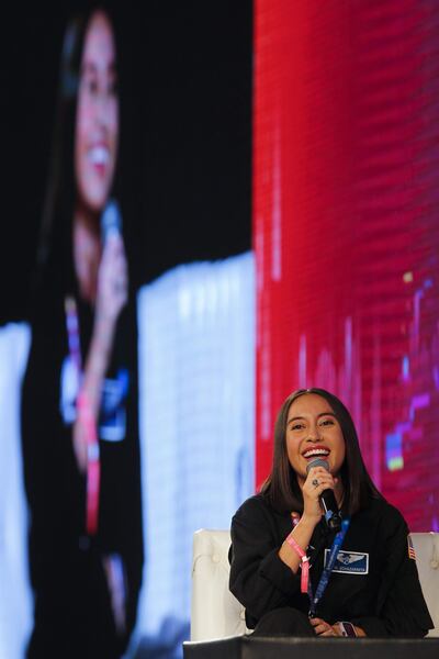 La astronauta mexicana Katya Echazarreta habla durante un conversatorio con estudiantes en el Talent Land realizado en Guadalajara, estado de Jalisco (México).