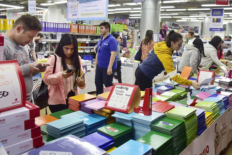 El MEC redireccionará dinero de su presupuesto para pagar los vouchers para bachilleres, ante la falta de transferencia de la UE. 