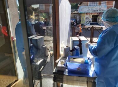 Puesto de toma de muestras en el Hospital Regional de Ñemby.