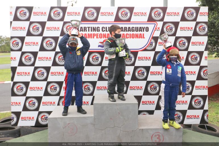 Podio de la categoría Semillero, con Sebastián Wasmosy arriba.