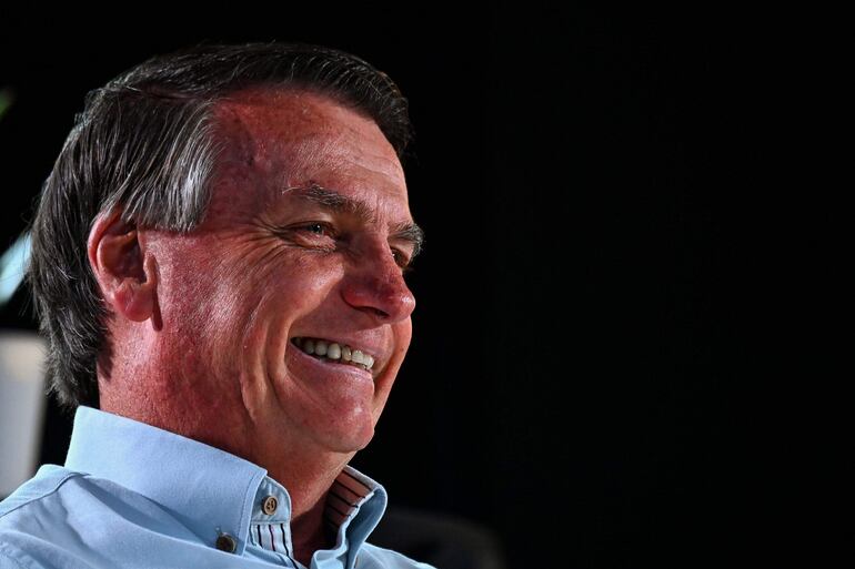 El expresidente de Brasil, Jair Bolsonaro, reapareció en Dezerland Park en Orlando, Florida. Un fuerte aliado suyo podría asumir la presidencia de la Cámara de Senadores. (AFP)