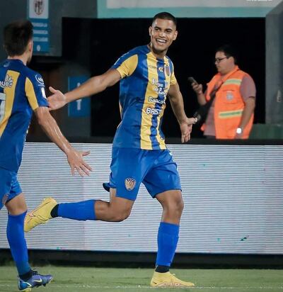 Marcelo Pérez (22 años), figura goleadora del Sportivo Luqueño.