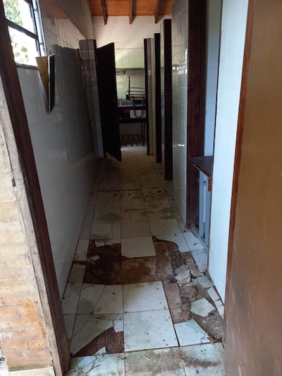 Pisos que se hunden y paredes rotas en el colegio nacional Modesto Villalba, de Itá.