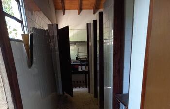 Pisos que se hunden y paredes rotas en el colegio nacional Modesto Villalba, de Itá.