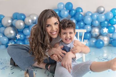 Valeria Pompa con su hijo Elías, de tres añitos.