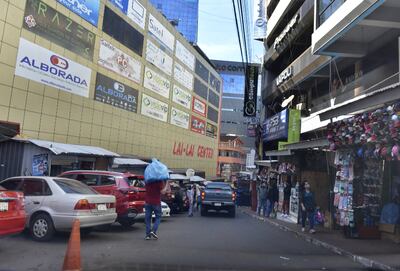 La actividad comercial en Ciudad del Este se normaliza de a poco. Pero al mismo tiempo preocupa el paso sin control de la frontera.