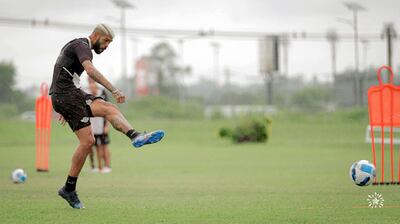 El zaguero central Alexander Barboza está a disposición del técnico. (Foto: Libertad)