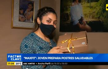 Maxfit: Joven prepara postres saludables
