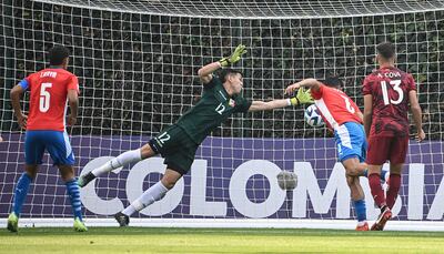 Cabezazo de Gilberto Flores para concretar el gol de Paraguay.