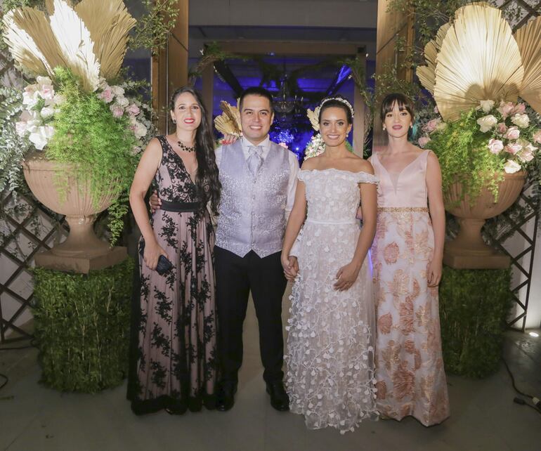 Los novios con Sandra Wenninger y Anna Wenninger.