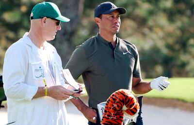 Tiger Woods durante la primera ronda del torneo Másters en Augusta National Golf Club. (AFP)