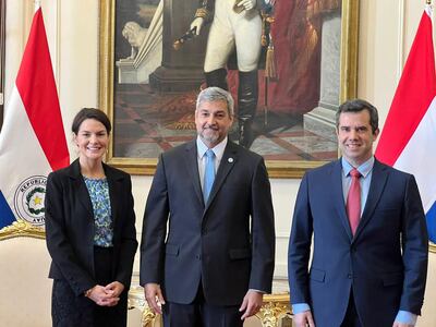 Irene Escribá (nominada para miembro del BCP), Mario Abdo, Presidente de la República, José Cantero (Presidente del BCP).