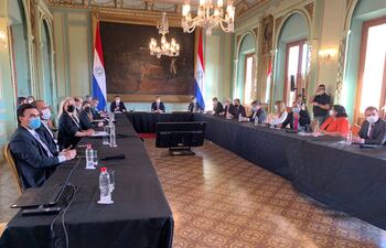 Reunión de ministros del Ejecutivo este jueves en Palacio de López.