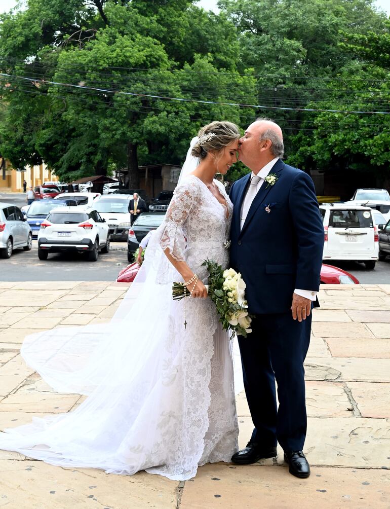 Padre e hija muy emocionados.