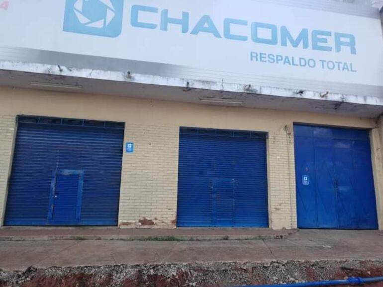 Ambiente desolador en la zona de tres bocas, los negocios y comercios cerrados. Los frentistas realizan actividades para recaudar fondos para sobrevivir.