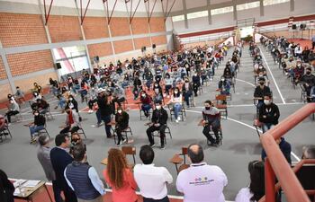 Masiva concurrencia en examen para las becas de Itaipú.