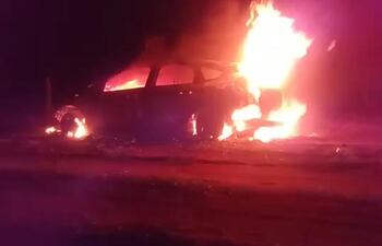 El vehículo fue encontrado incendiado anoche.