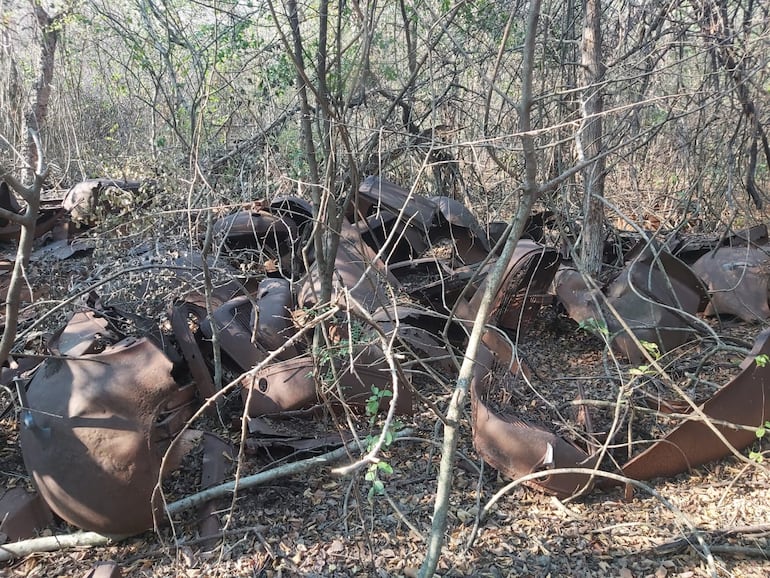 Lo que parece un montón de chatarra, quizás sea un pedazo de historia de nuestro país.