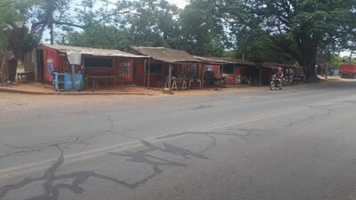 Vendedores afectados por la variante de la Ruta Py 02.