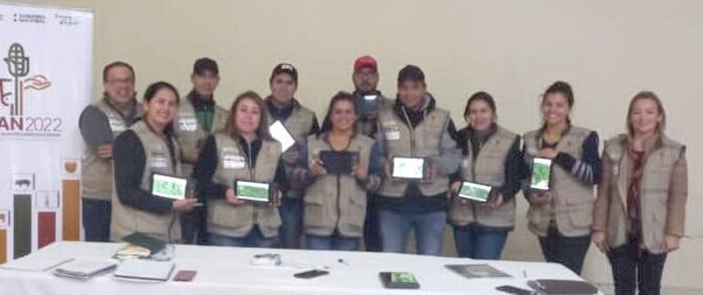 De izquierda a derecha la última es Nilsa Figueredo, esposa del viceministro de Agricultura, Moisés Espínola.