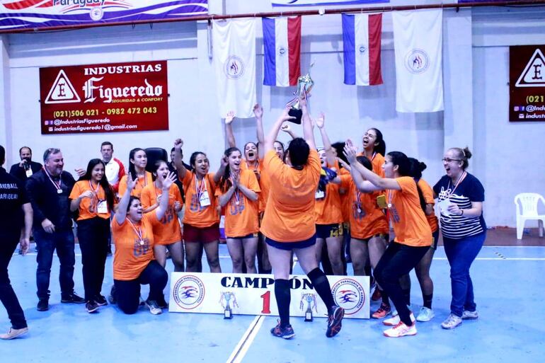 Las chicas de Capiatá festejaron el campeonato al doblegar a la villahayenses.