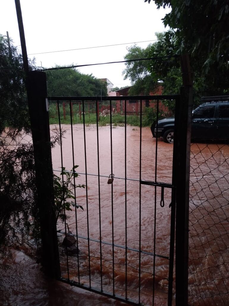Las casas fueron arrasadas por las aguas en Capiatá.