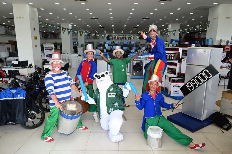 En un ambiente festivo, Inverfin dio a conocer a su ganadora de la promo "El golazo de tu vida"