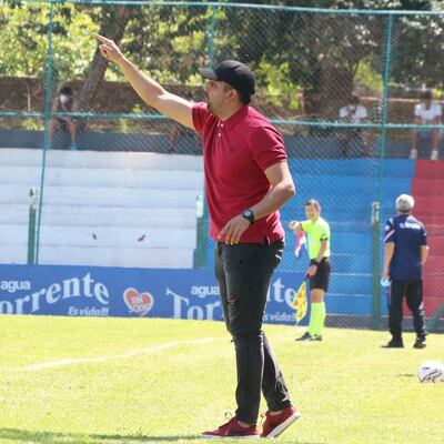 Carlos Recalde registra 9 juegos al frente de Capiatá esta temporada, en los que acumuló 3 triunfos, 4 empates y 2 caídas.