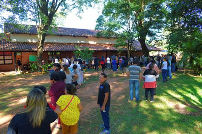 En Guairá, tras incidentes para votar, las filas de electores se vuelven cada vez más largas. Hay denuncias de irregularidades con votos asistidos.