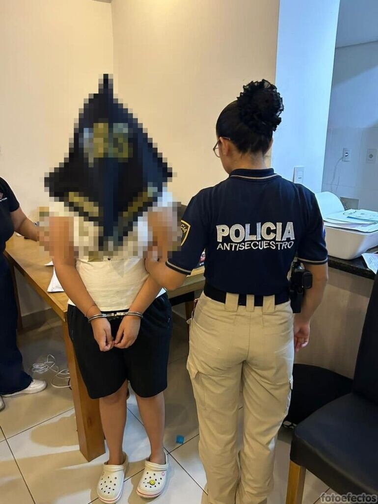 Mujer detenida tras allanamientos que desarticularon estructura criminal que se dedicaba a la reducción y venta de celulares de alta gama robados