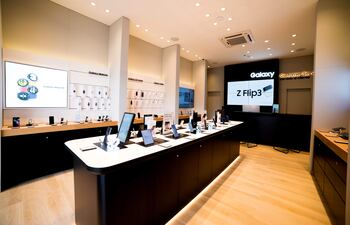 Un espacio con todo lo que ofrece Samsung Paraguay está habilitado en Plaza Madero, de Luque.