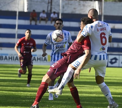 12 de Octubre recibe a Nacional en el estadio Luis Salinas de Itauguá.