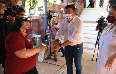 El ministro Petta participó del simulacro de una vuelta a las aulas en el colegio Ysaty.